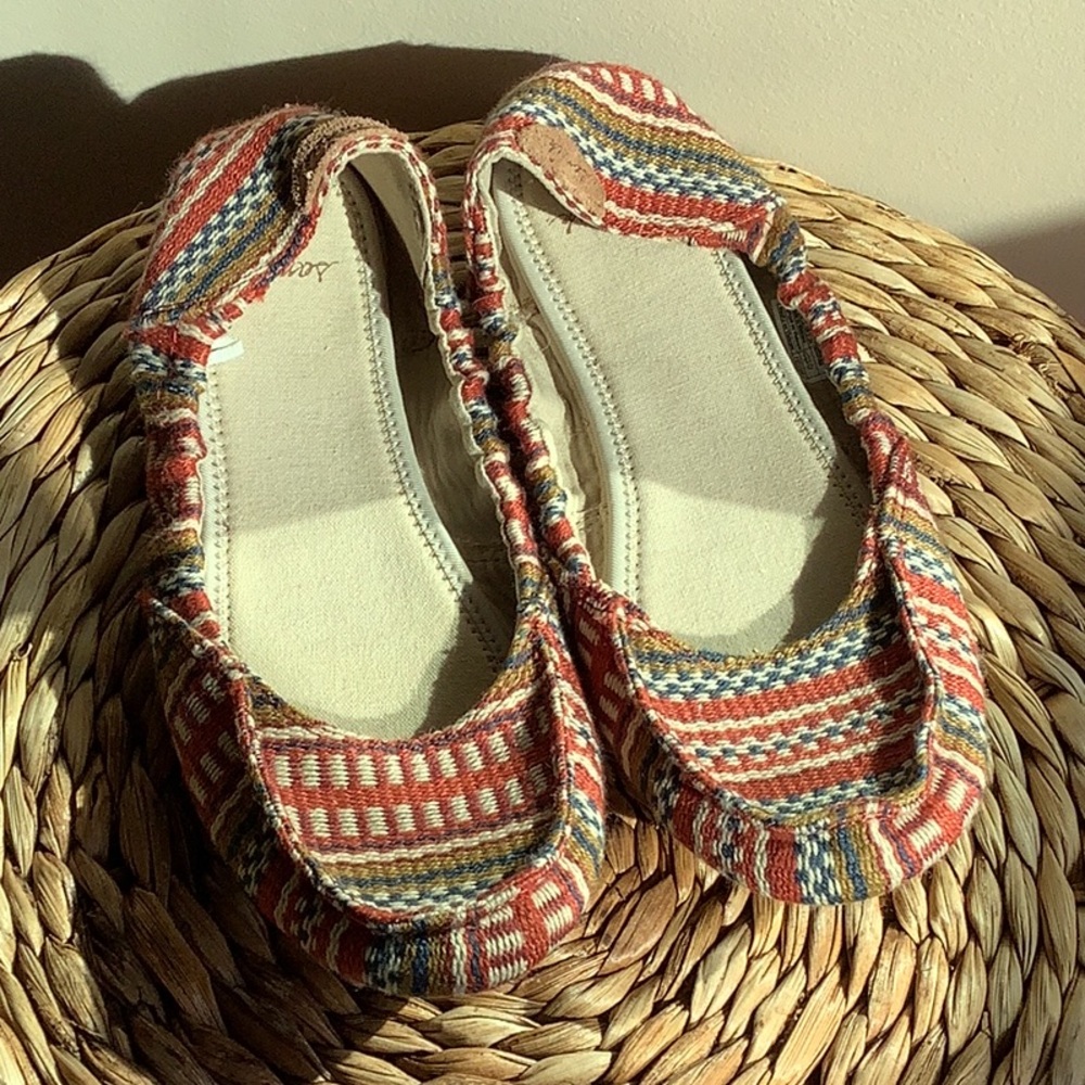 Sanuk Red and Blue Casual Flats
